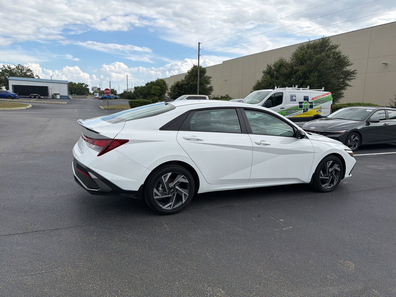 Used 2025 Hyundai Elantra Sport w/ Cargo Package FWD image 5