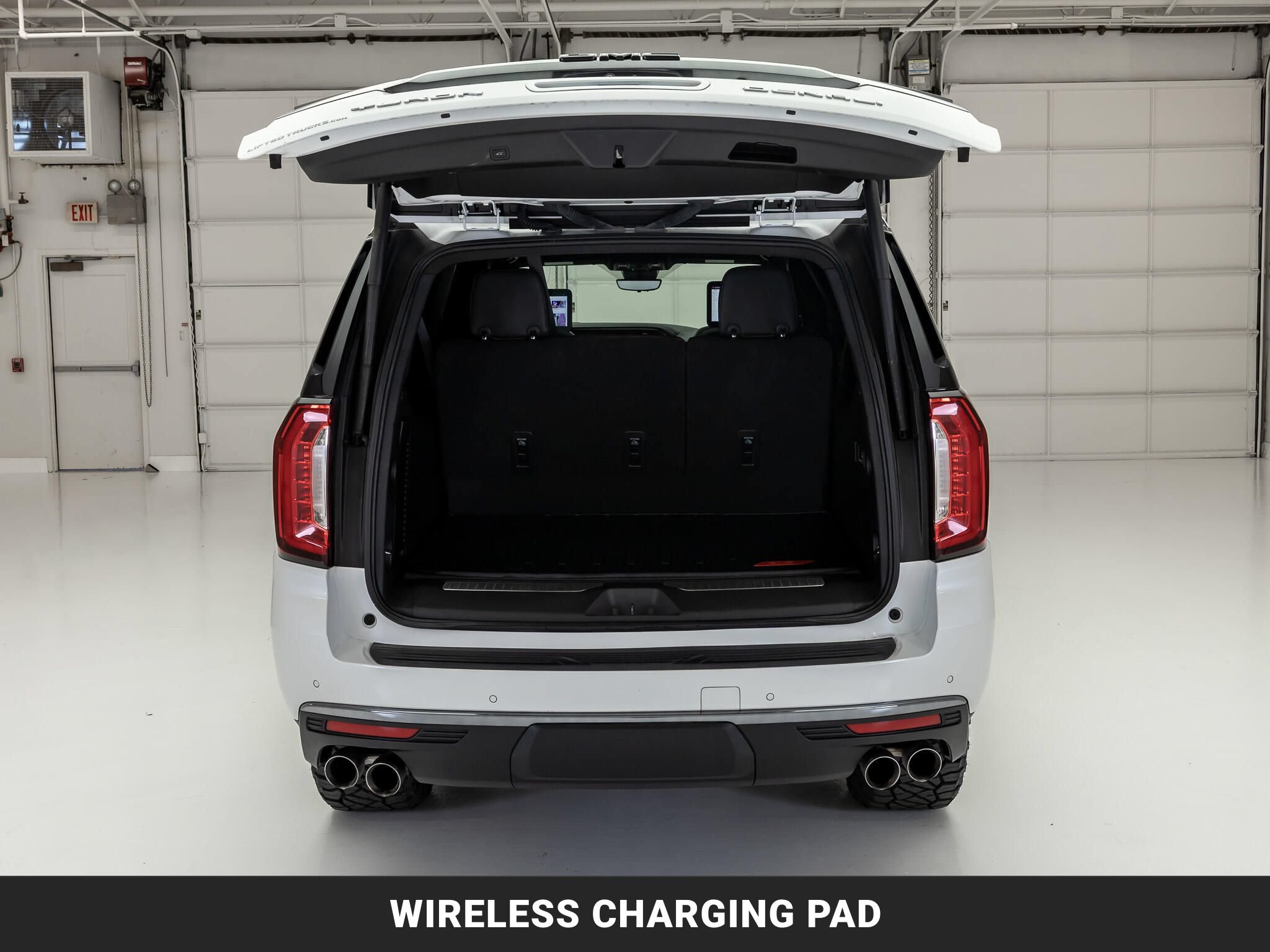Used 2024 GMC Yukon XL Denali Ultimate AWD/4WD image 9
