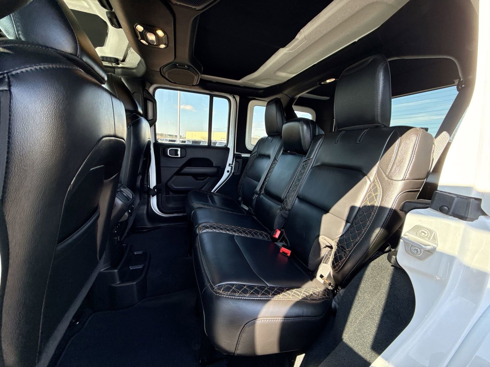 Used 2022 Jeep Wrangler Unlimited Sahara image 23