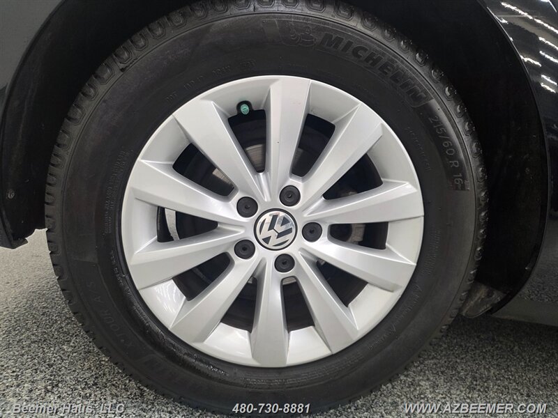 Used 2019 Volkswagen Beetle 2.0T FWD image 24