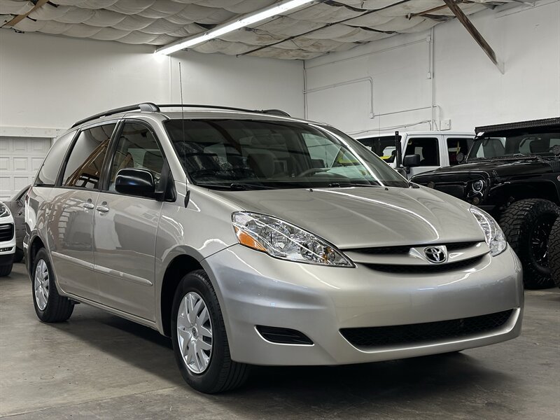 Used 2007 Toyota Sienna LE FWD image 1