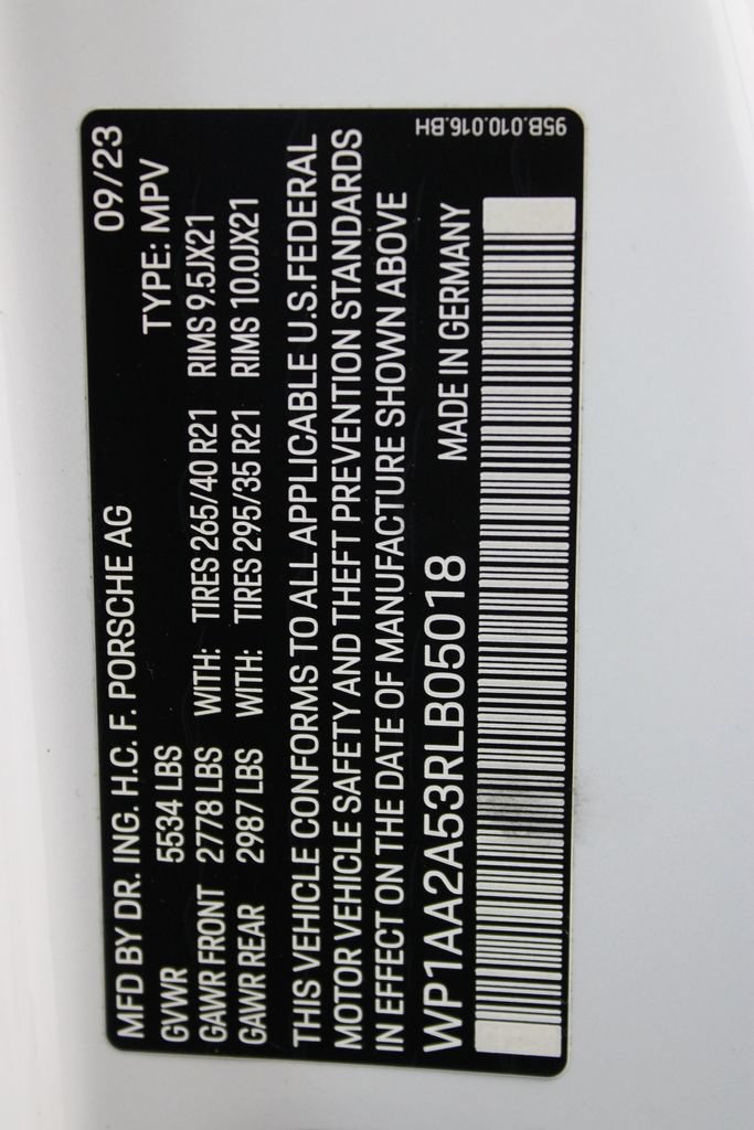 Certified 2024 Porsche Macan AWD/4WD image 41
