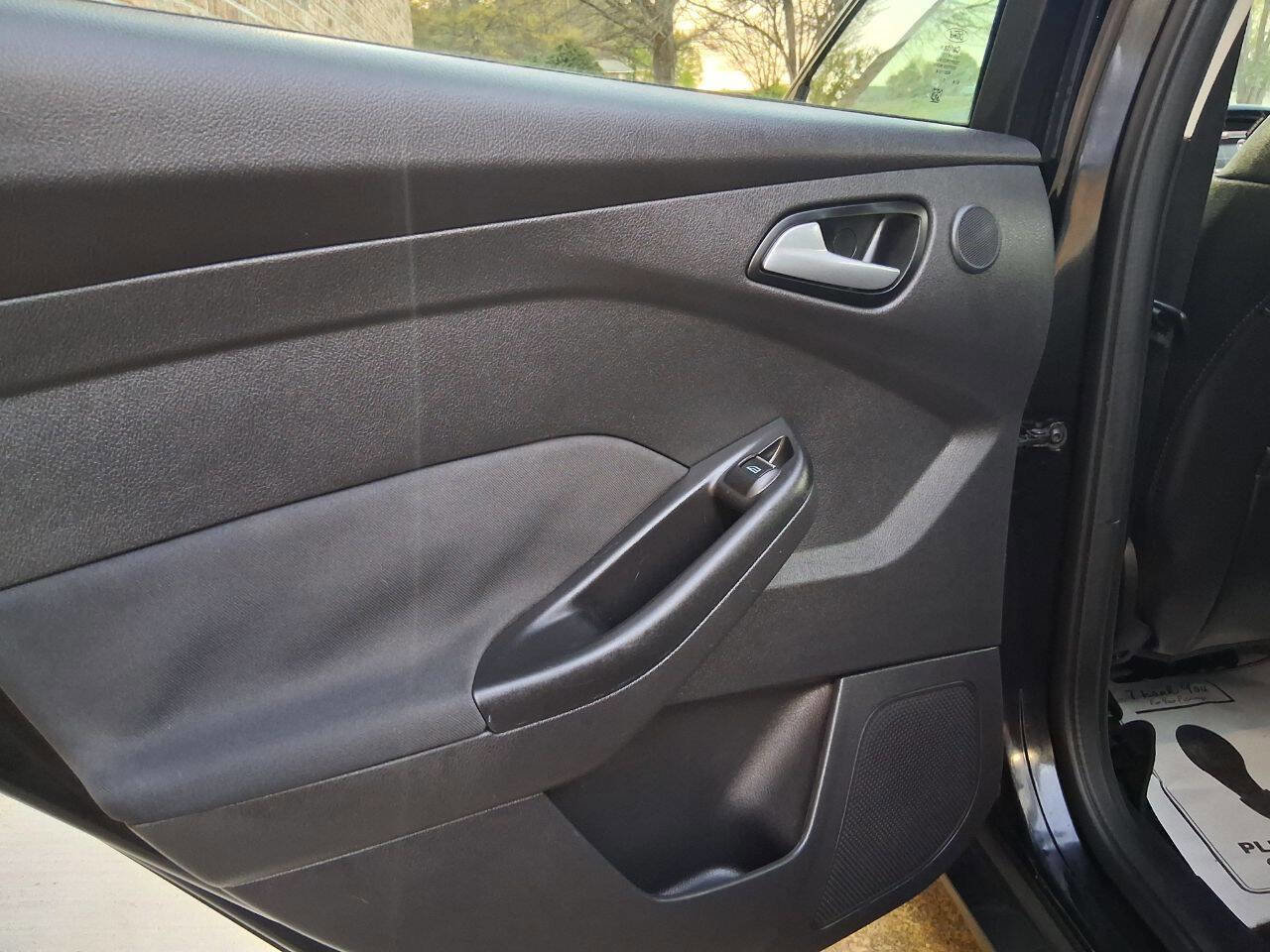 Used 2014 Ford Focus Titanium image 21