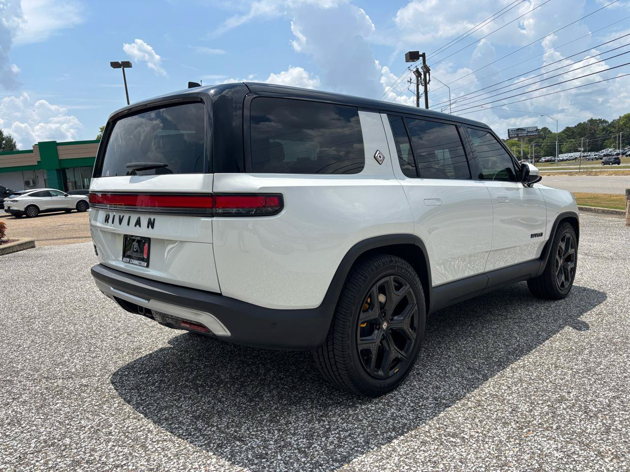 Used 2024 Rivian R1S Adventure AWD/4WD image 5