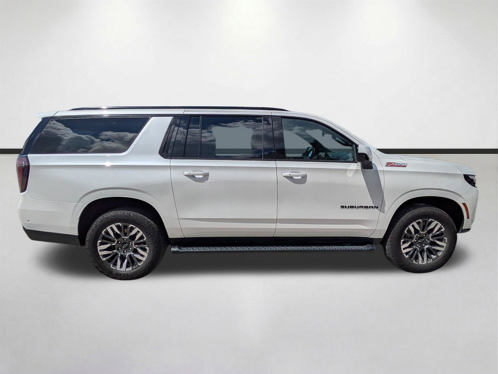 Used 2025 Chevrolet Suburban Z71 AWD/4WD image 4