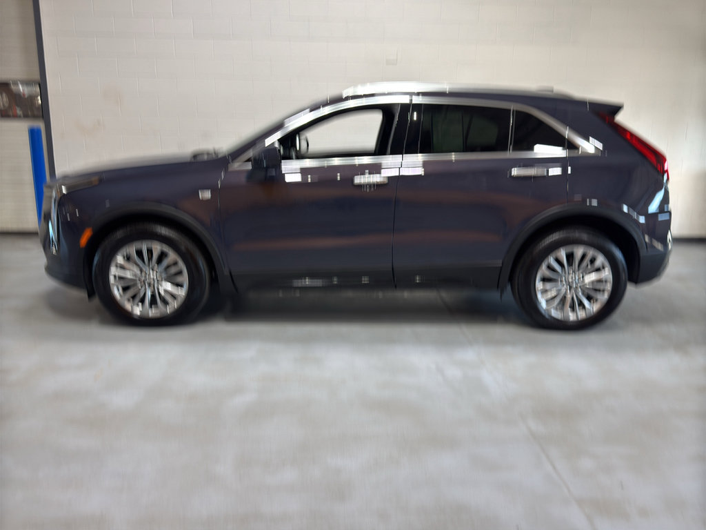 Used 2025 Cadillac XT4 Premium Luxury image 2
