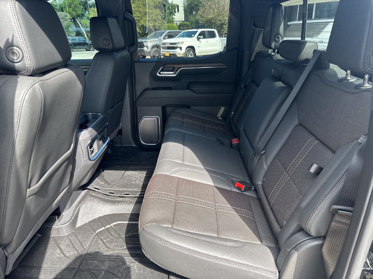 New 2026 Chevrolet Silverado 1500 High Country w/ High Country Premium Package AWD/4WD image 26