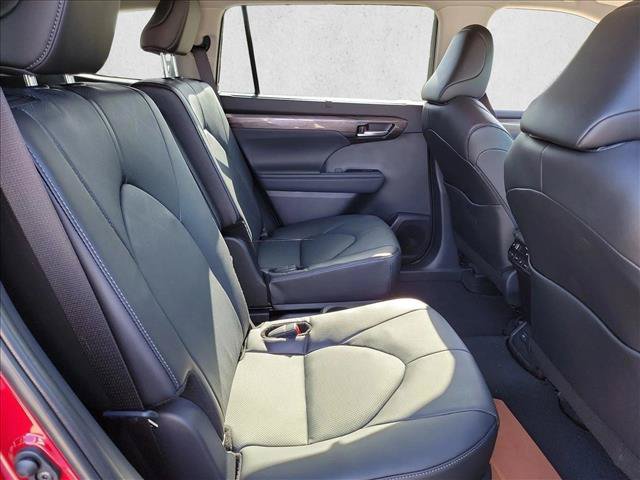 Used 2026 Toyota Highlander Platinum AWD/4WD image 16