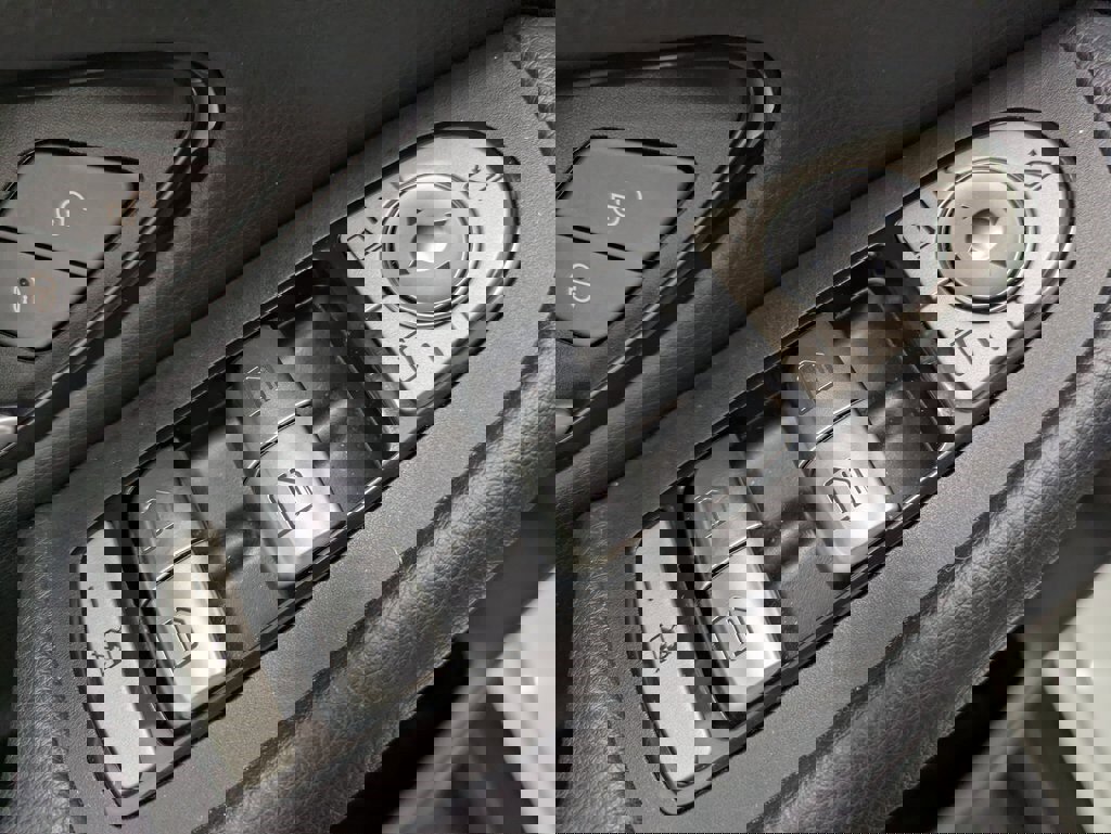 Used 2021 Mercedes-Benz GLC 300 4MATIC image 9