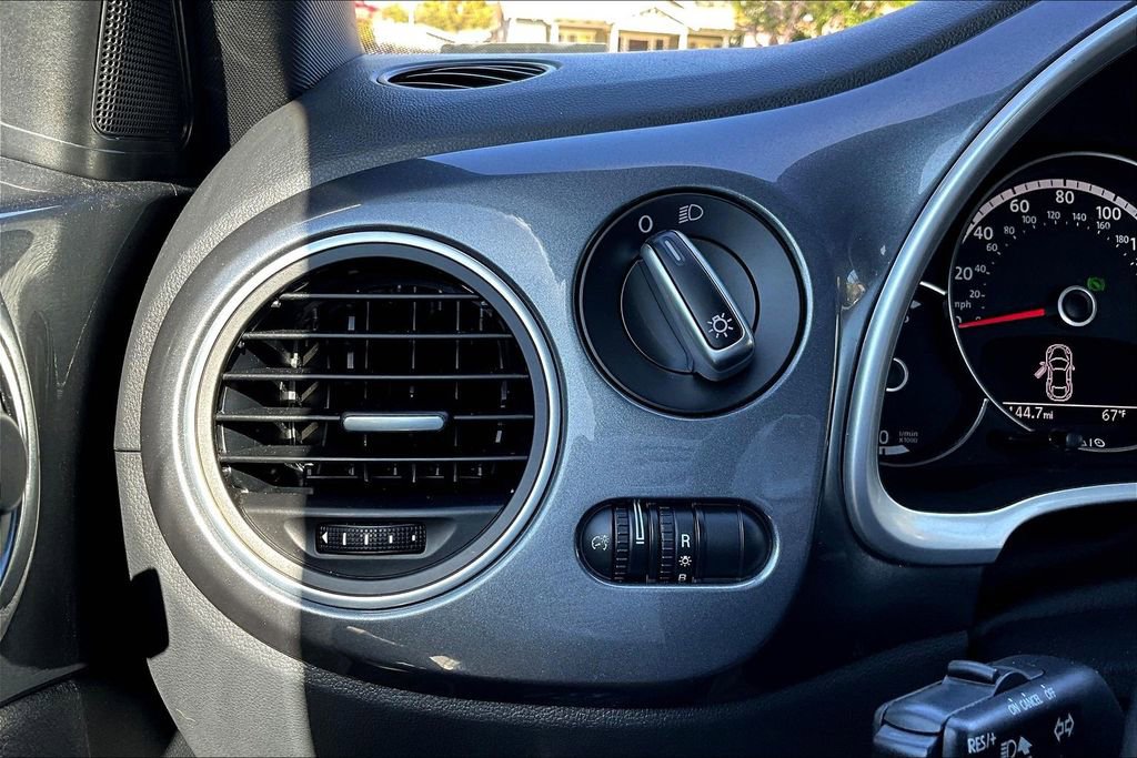 Used 2014 Volkswagen Beetle 2.5 image 15