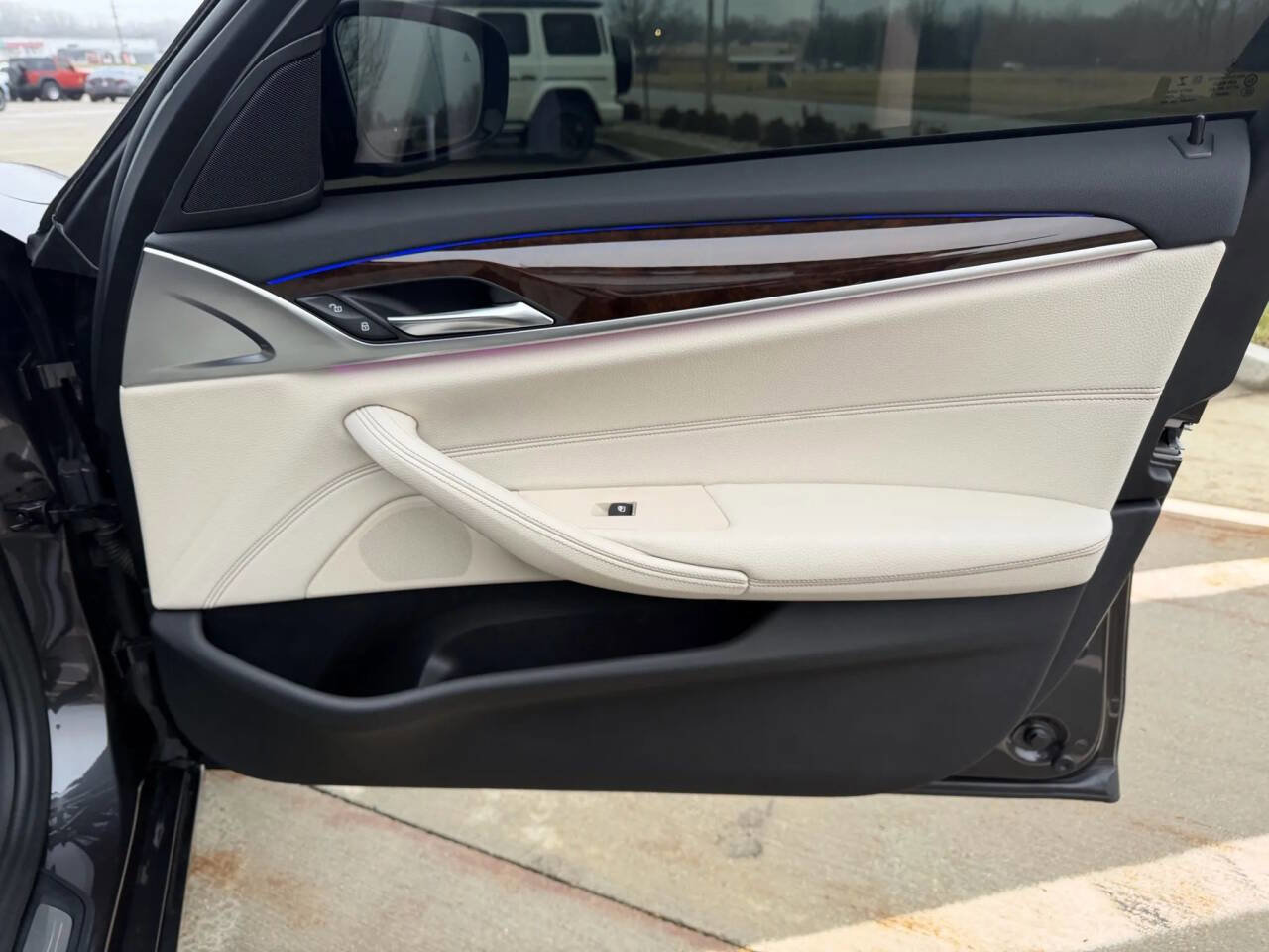 Used 2020 BMW 540i xDrive w/ Premium Package image 28