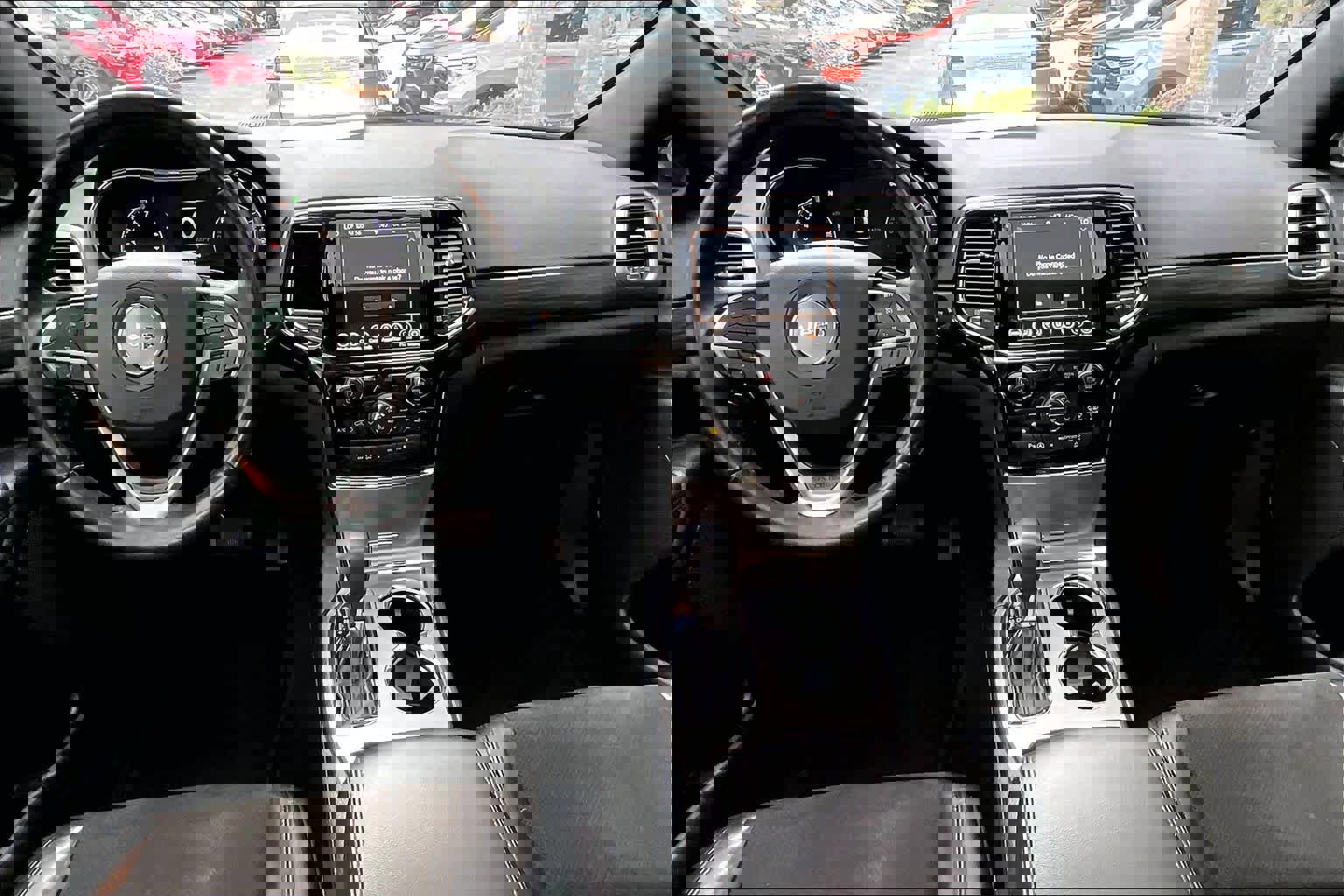 Used 2022 Jeep Grand Cherokee Laredo X image 15