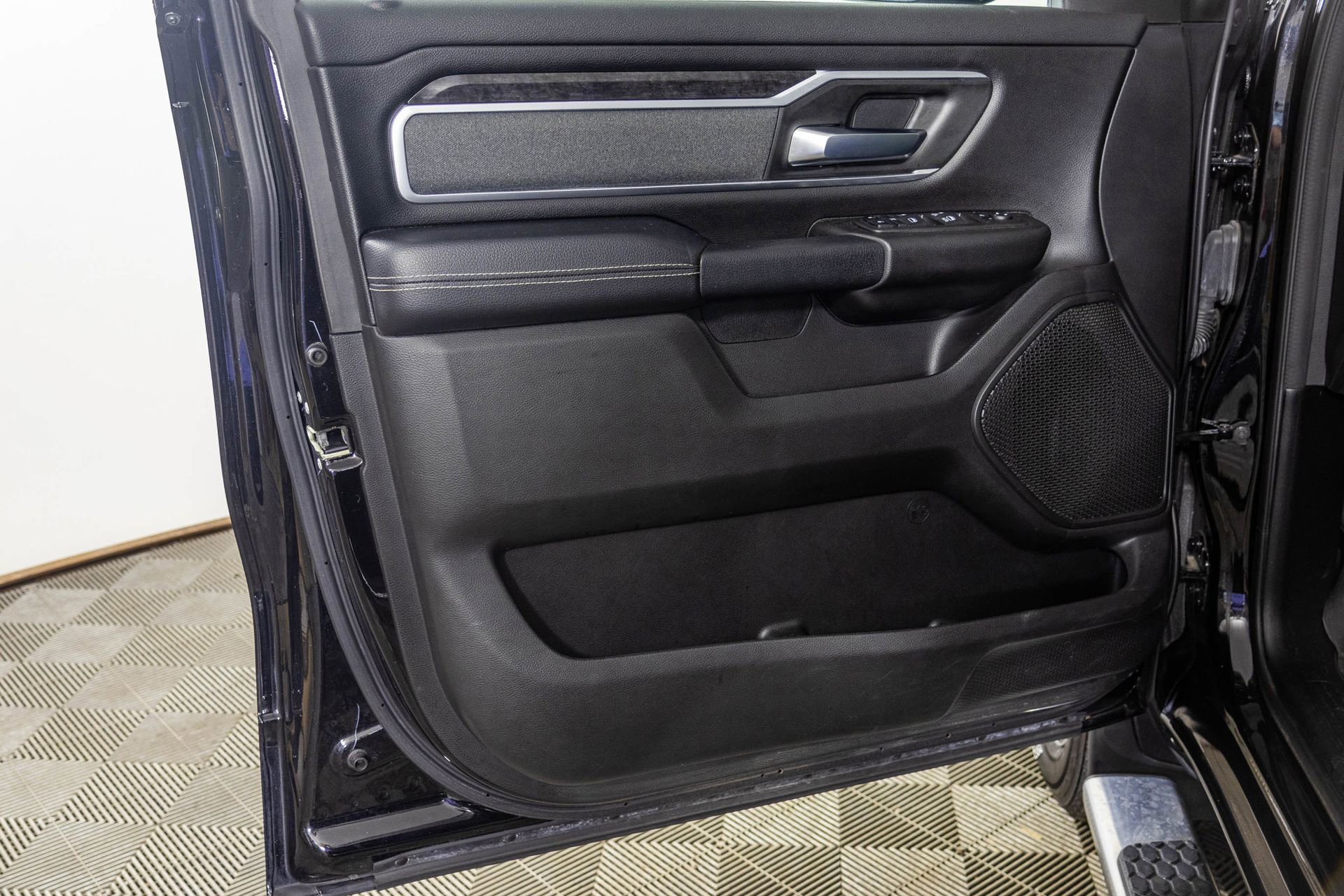 Used 2022 RAM 1500 Big Horn AWD/4WD image 40