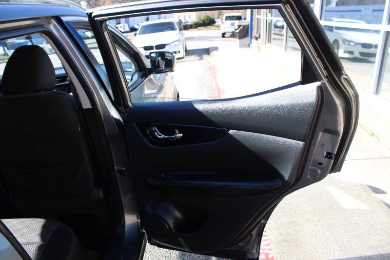 Used 2018 Nissan Rogue Sport SV w/ SV Technology Package FWD image 19