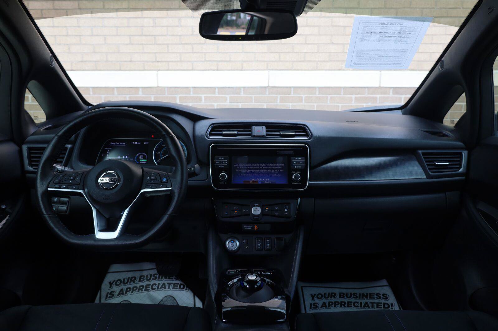 Used 2018 Nissan Leaf SV w/ SV Technology Package FWD image 26
