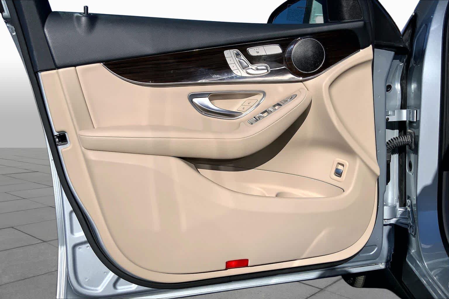 Used 2021 Mercedes-Benz GLC 300 4MATIC image 25