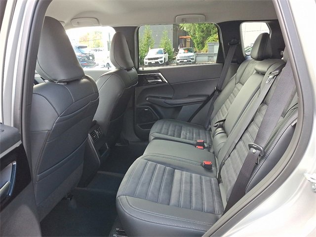 New 2025 Mitsubishi Outlander SE image 5
