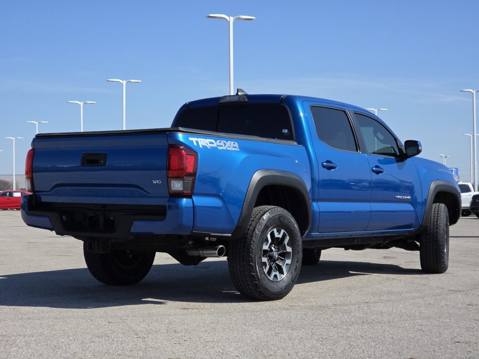 Used 2018 Toyota Tacoma TRD Off-Road w/ Technology Package image 17