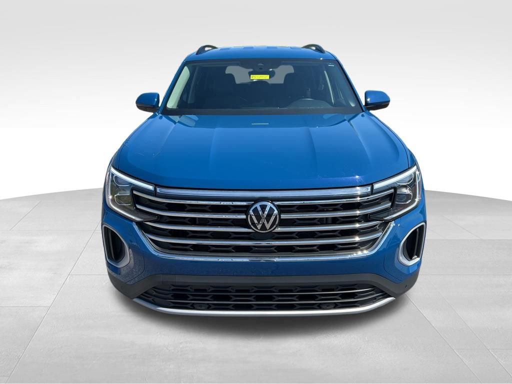 Used 2025 Volkswagen Atlas SE AWD/4WD image 3