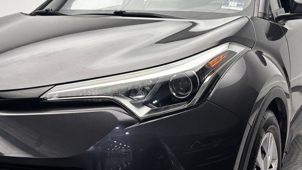 Used 2019 Toyota C-HR LE FWD image 3