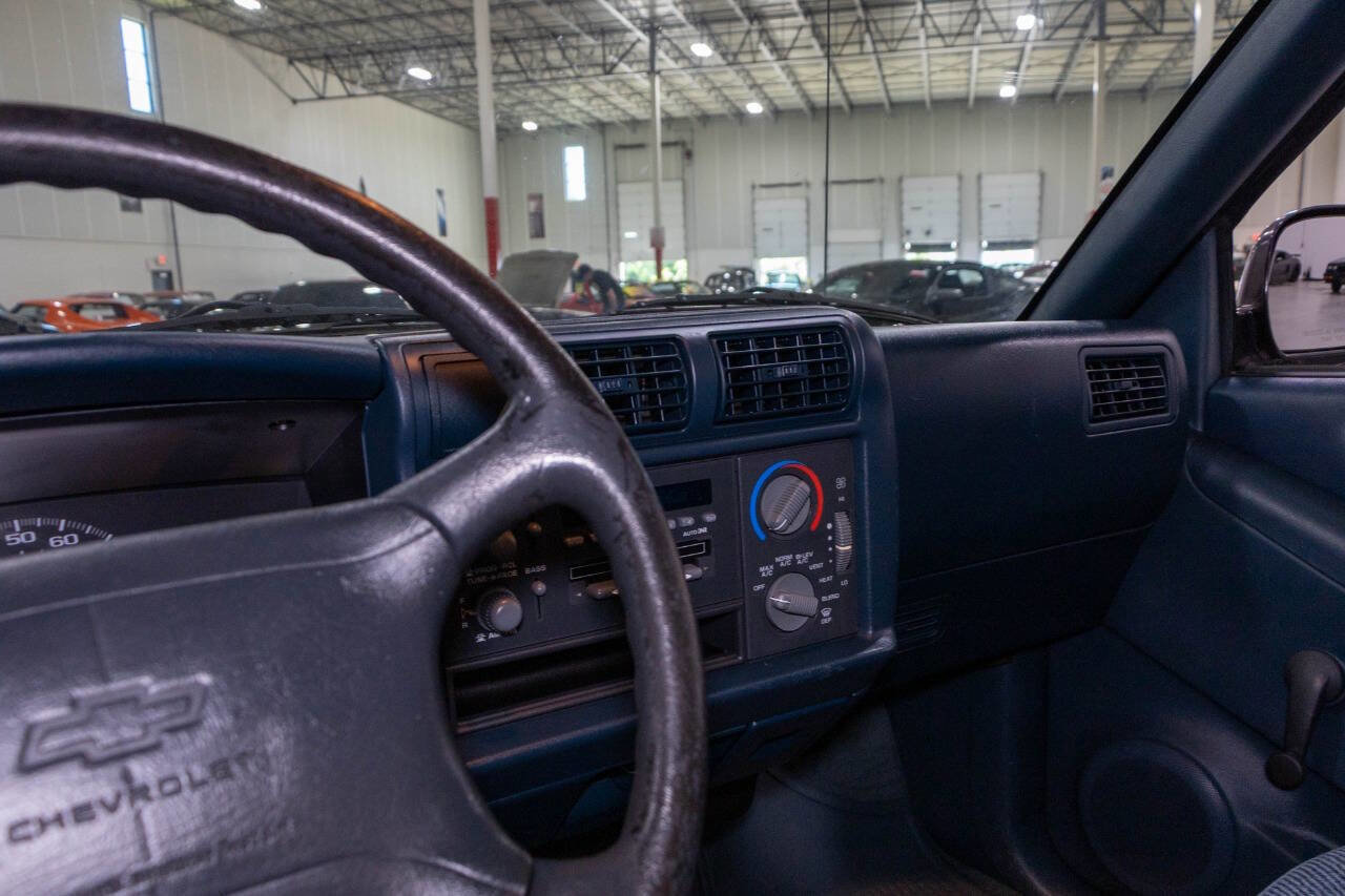 Used 1995 Chevrolet S10 Pickup LS RWD image 12