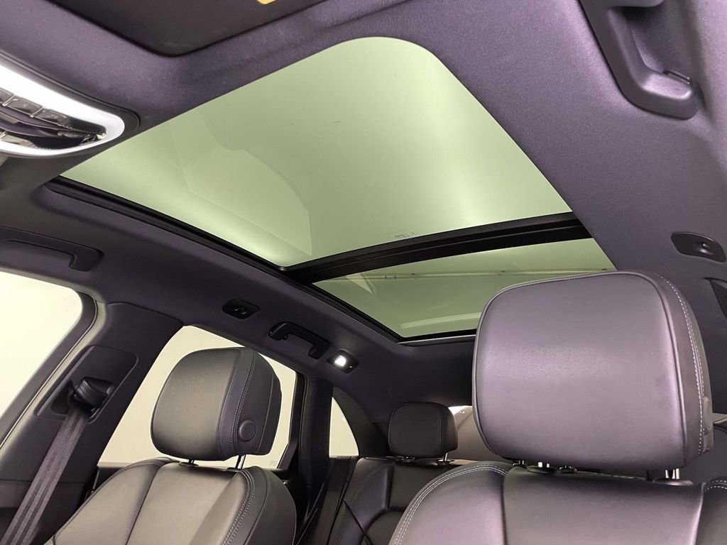 Certified 2022 Porsche Macan image 18