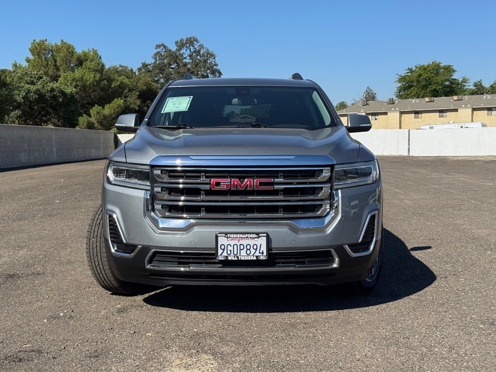 Used 2023 GMC Acadia SLE w/ Driver Convenience Package FWD image 9