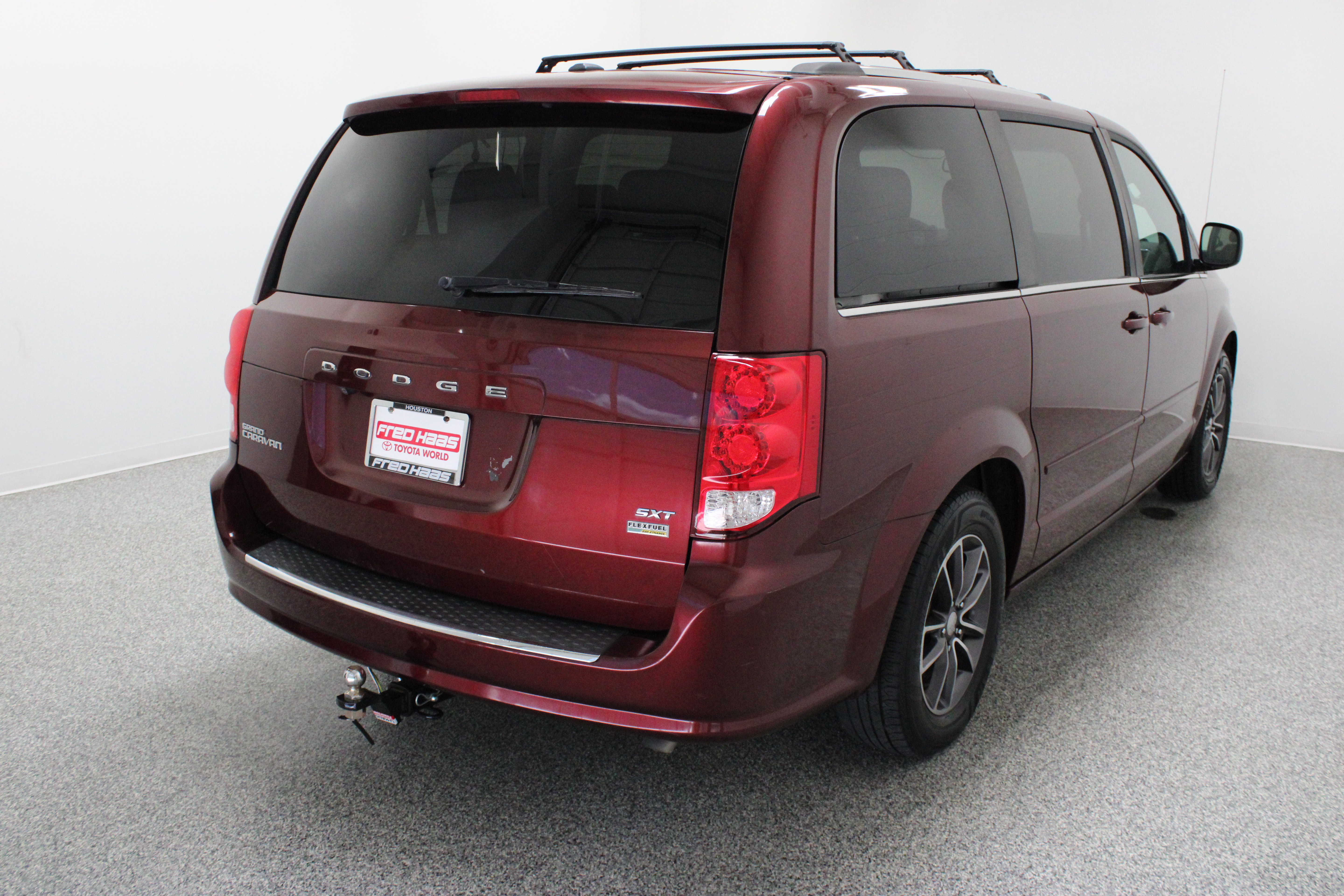 Used 2017 Dodge Grand Caravan SXT FWD image 7