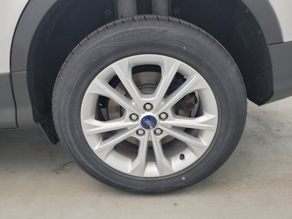 Used 2018 Ford Escape SE w/ Ford Safe & Smart Package FWD image 31