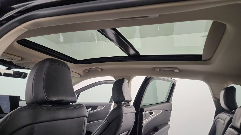 Used 2022 Lincoln Nautilus Reserve w/ Equipment Group 201A image 16