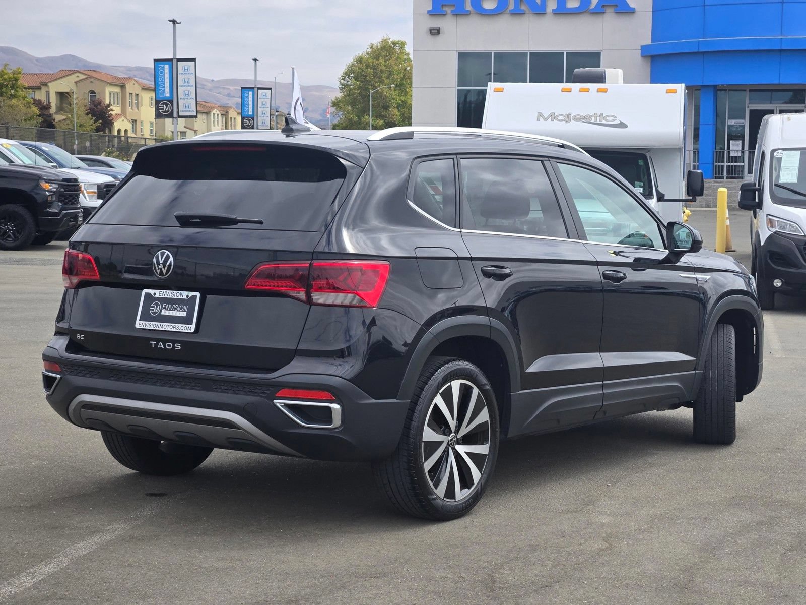 Used 2022 Volkswagen Taos SE FWD image 7