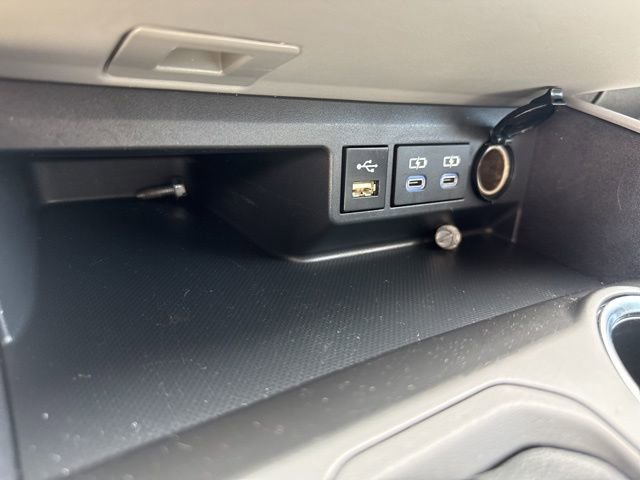 Used 2022 Toyota Highlander XLE AWD/4WD image 18