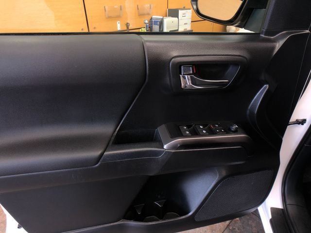 Used 2020 Toyota Tacoma TRD Sport w/ Technology Package AWD/4WD image 12