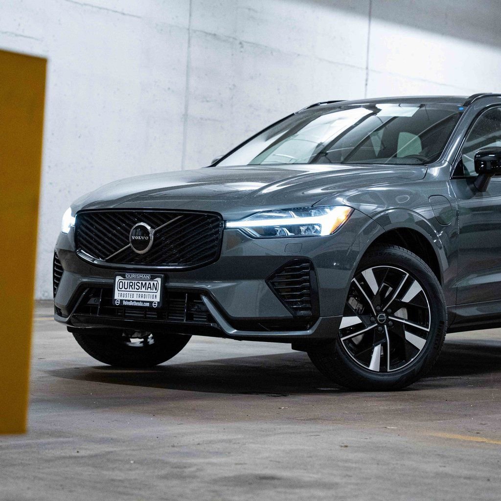 New 2026 Volvo XC60 T8 Core w/ Climate Package AWD/4WD image 2
