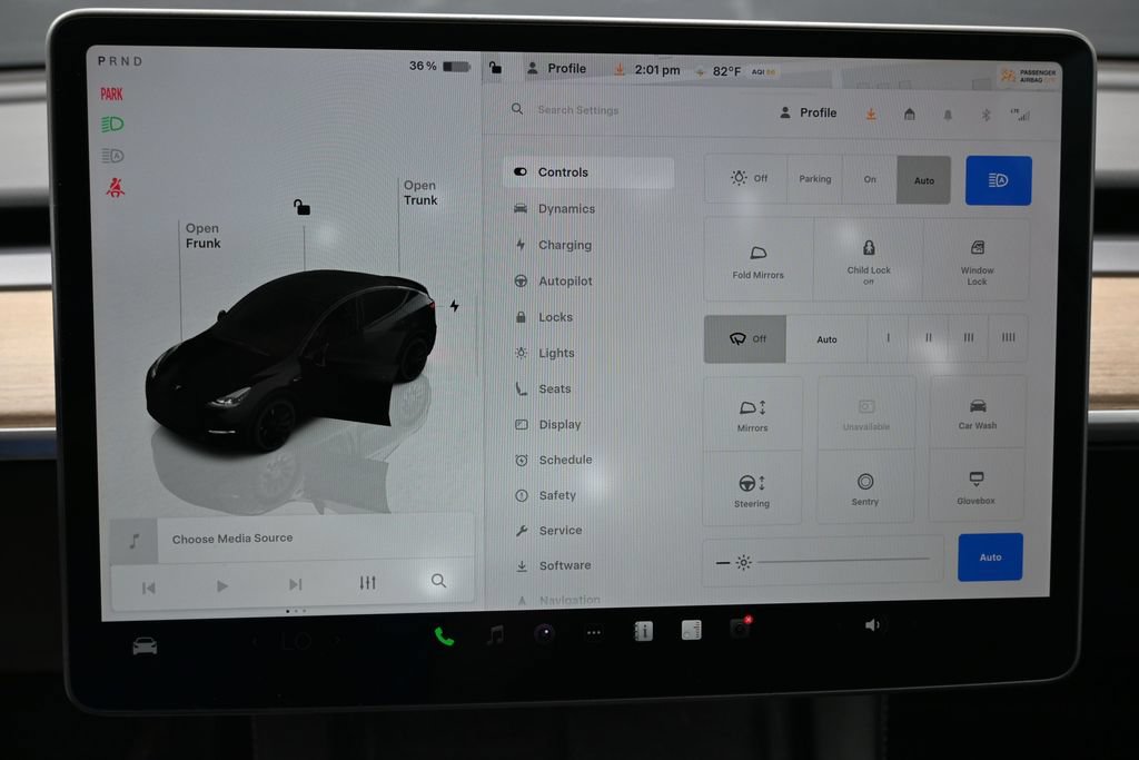 Used 2024 Tesla Model Y Performance AWD/4WD image 24