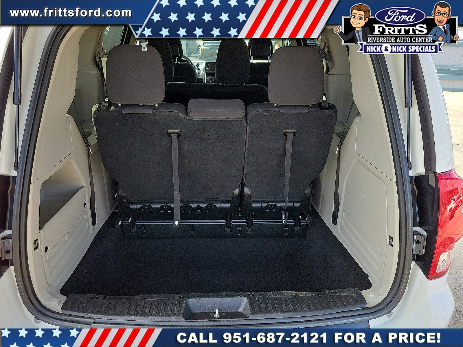 Used 2018 Dodge Grand Caravan SE w/ UConnect Hands-Free Group image 16