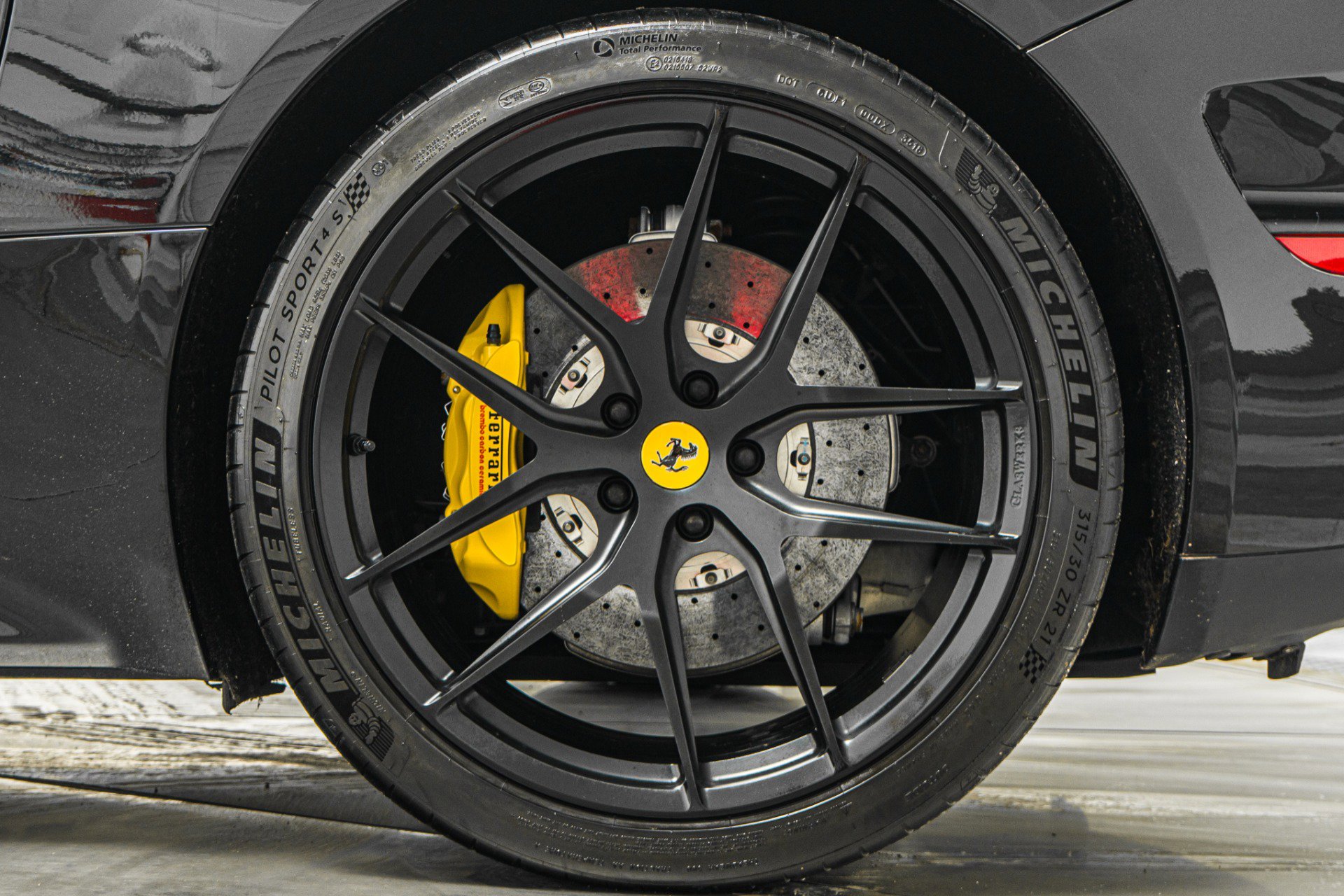 Used 2015 Ferrari California T image 11