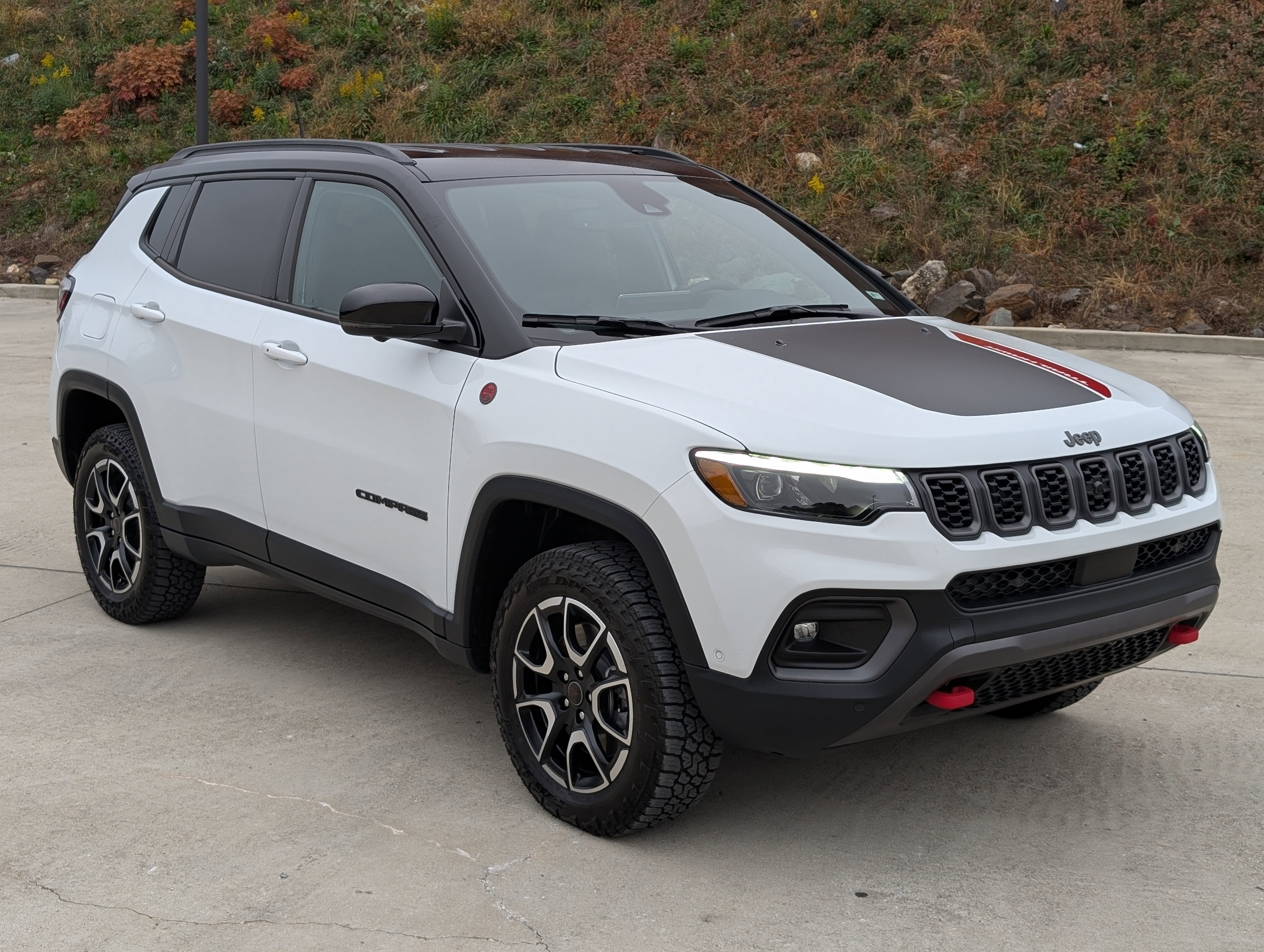 Used 2025 Jeep Compass Trailhawk w/ Trailhawk Elite Group image 9