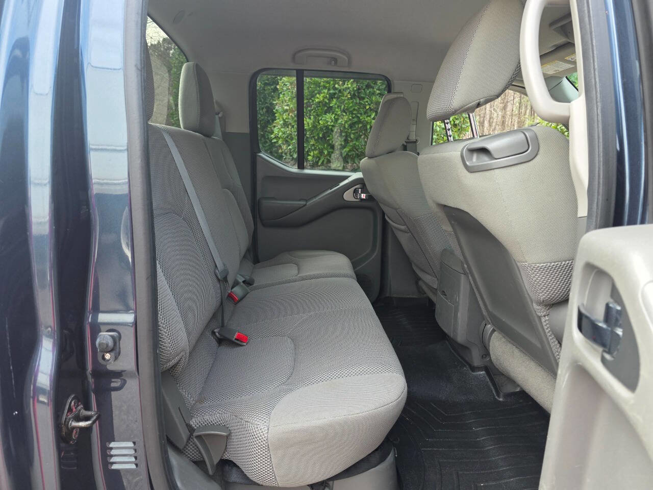 Used 2013 Nissan Frontier SV w/ SV Value Truck Pkg image 28