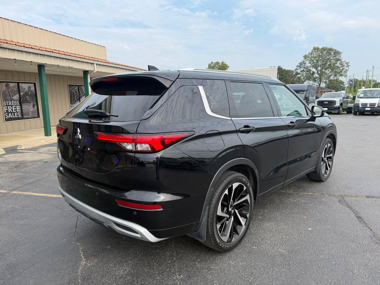 Used 2022 Mitsubishi Outlander SEL AWD/4WD image 2