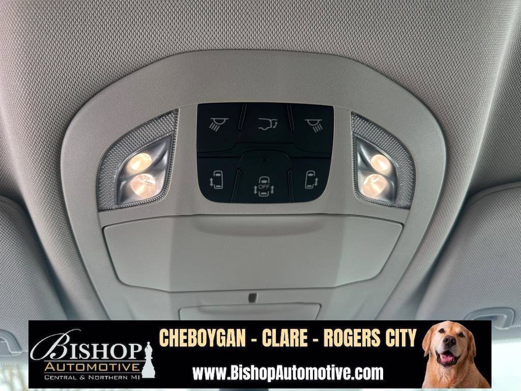 Used 2023 Chrysler Pacifica Touring-L image 34