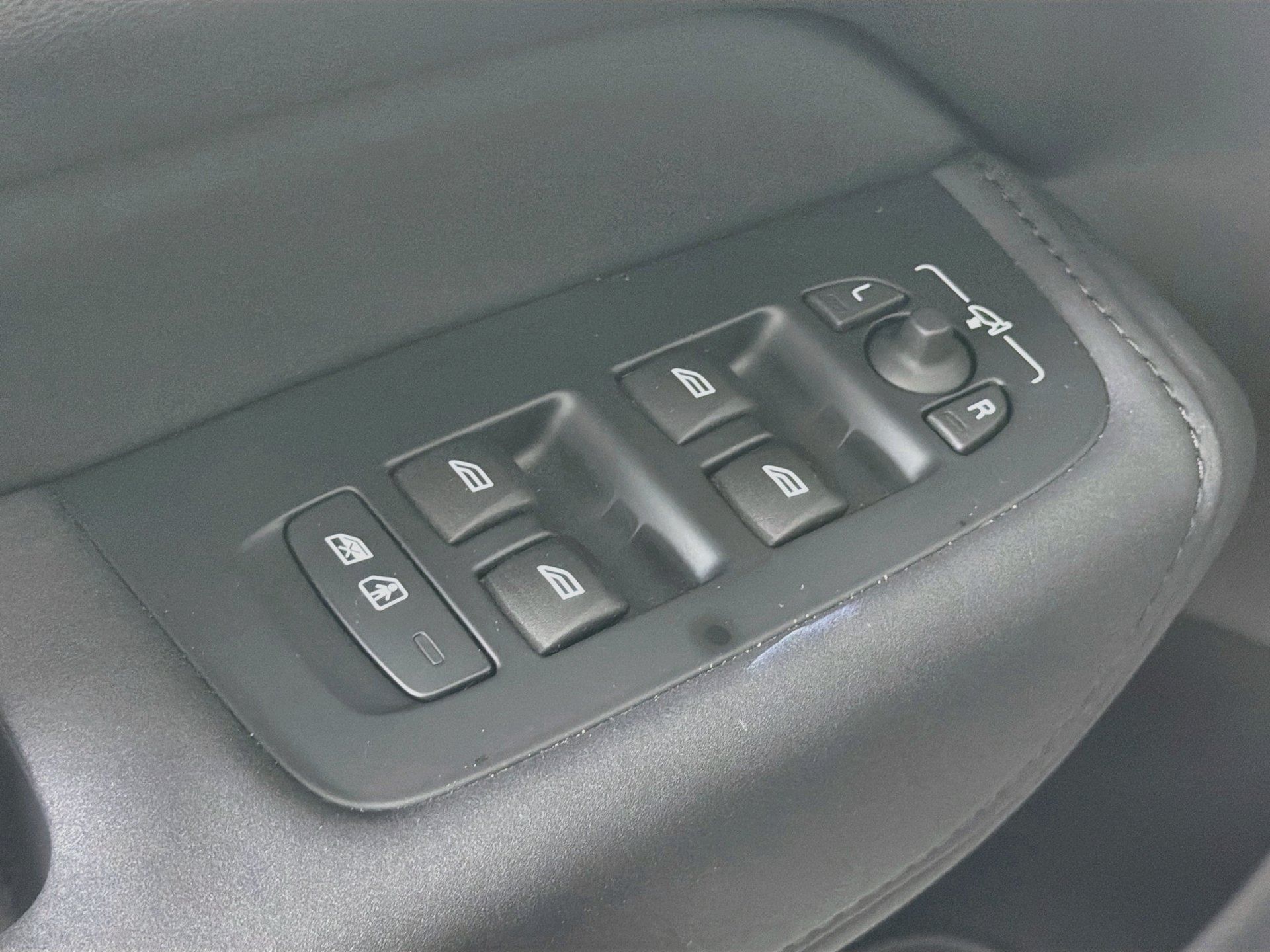 Certified 2026 Volvo XC60 B5 Ultra AWD/4WD image 18