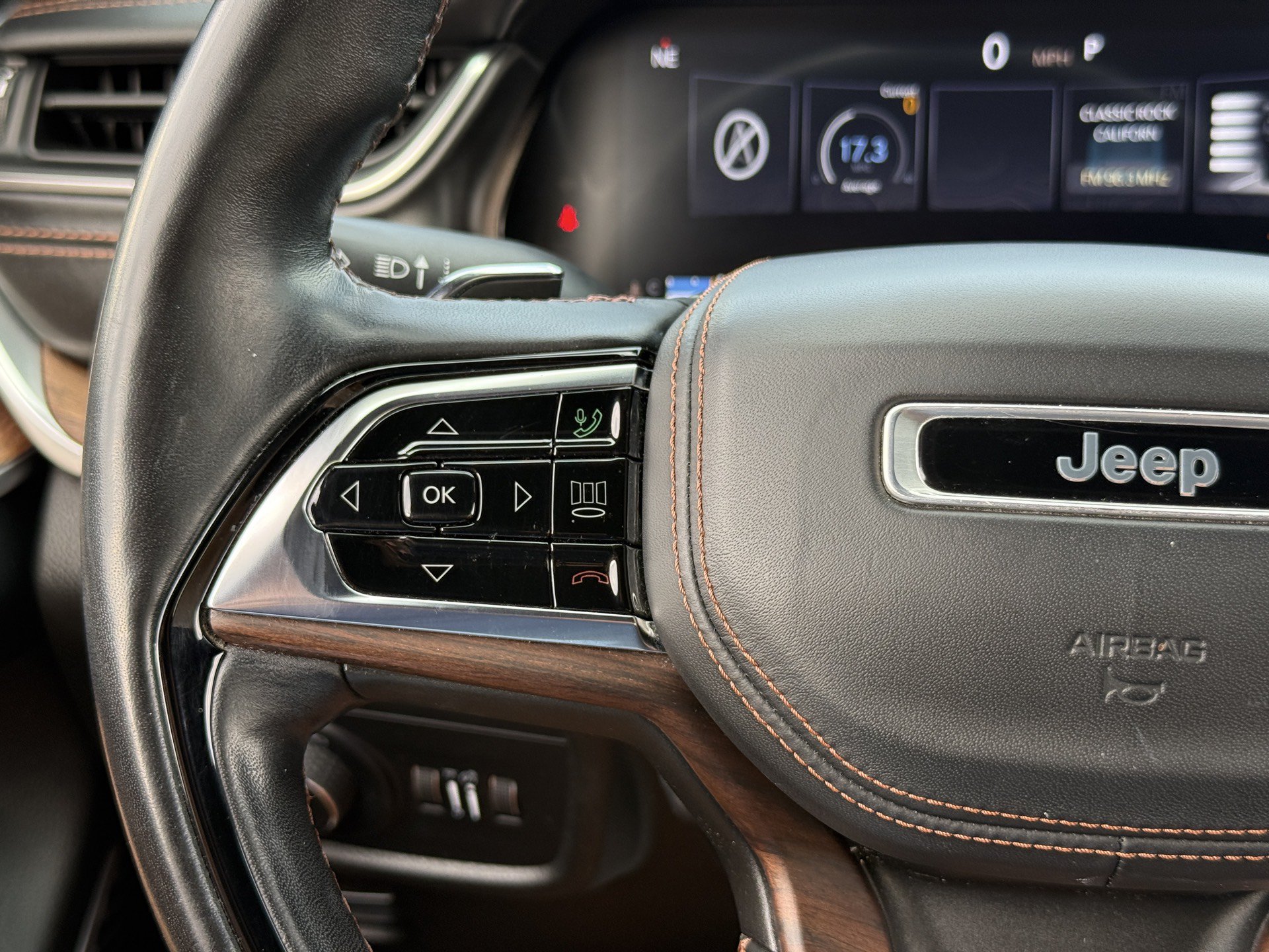 Used 2021 Jeep Grand Cherokee L Summit w/ Luxury Tech Group V AWD/4WD image 22