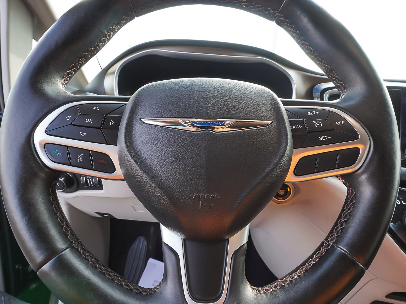 Used 2017 Chrysler Pacifica Touring-L Plus FWD image 17