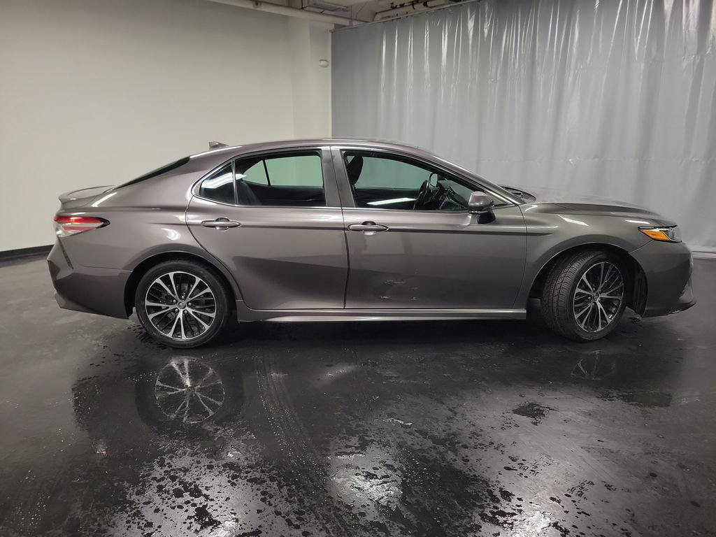 Used 2019 Toyota Camry SE FWD image 9