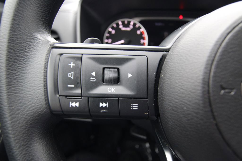 Used 2024 Nissan Rogue SV image 18