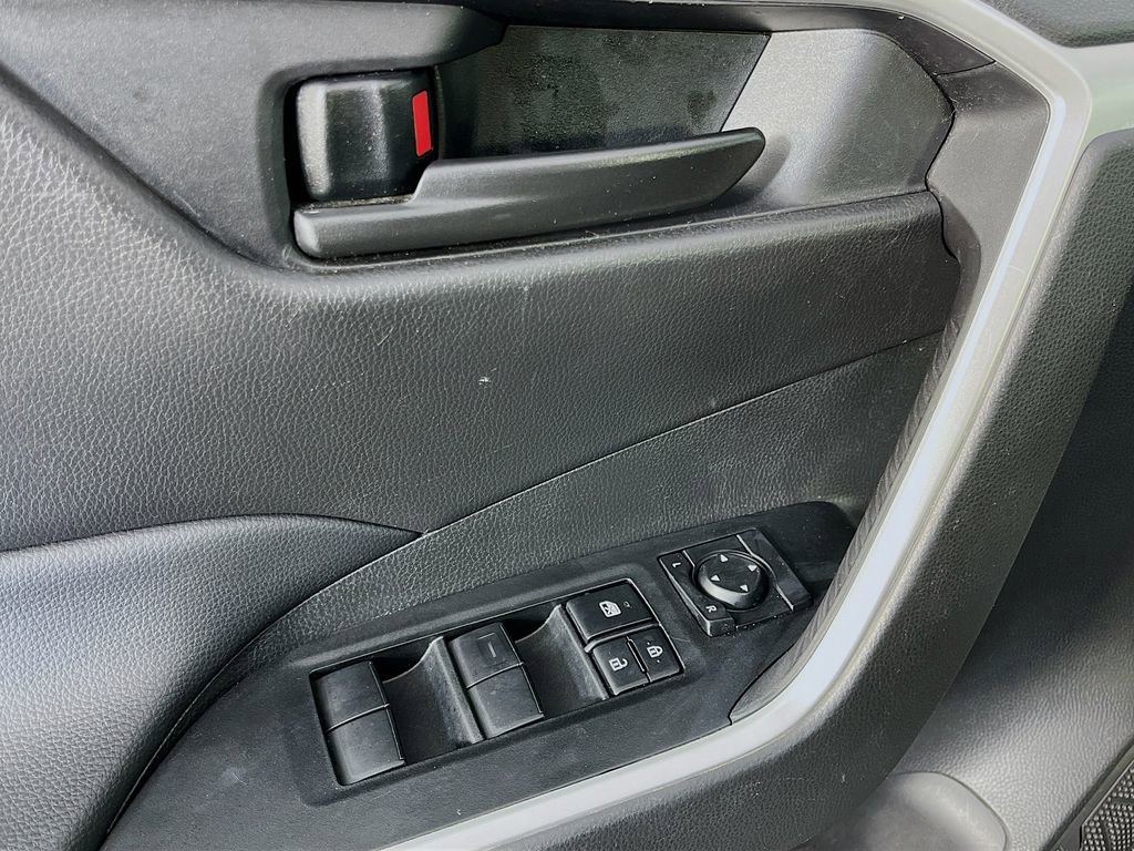 Used 2024 Toyota RAV4 LE FWD image 25