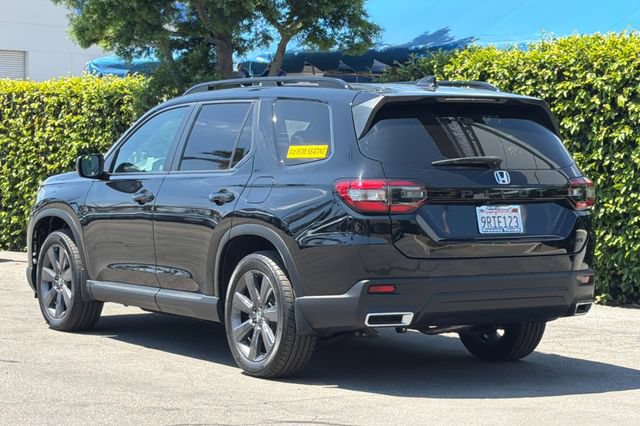 Certified 2025 Honda Pilot Sport image 6