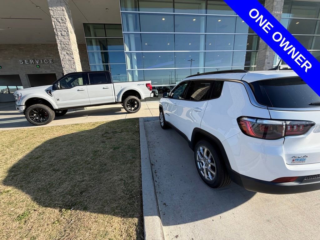 Used 2022 Jeep Compass Latitude image 3