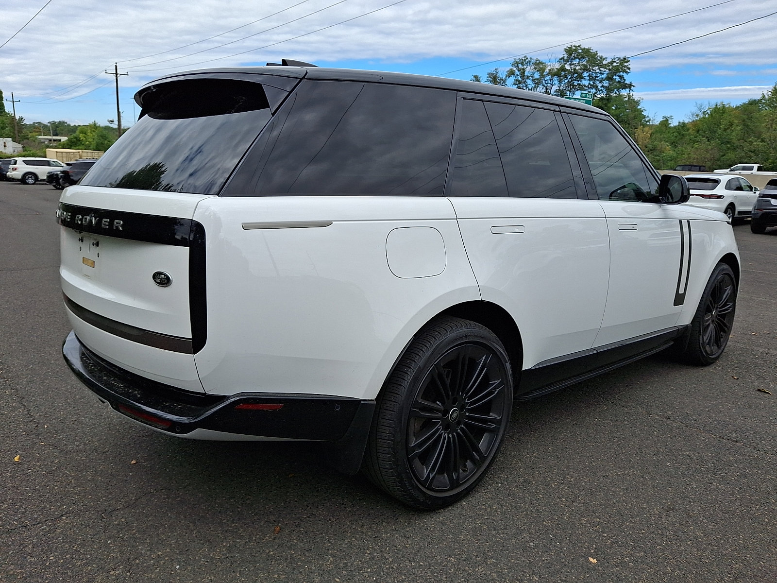 Used 2023 Land Rover Range Rover SE AWD/4WD image 2